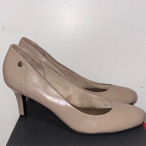 Lifestride  Beige Women's Heels size 9.5W
